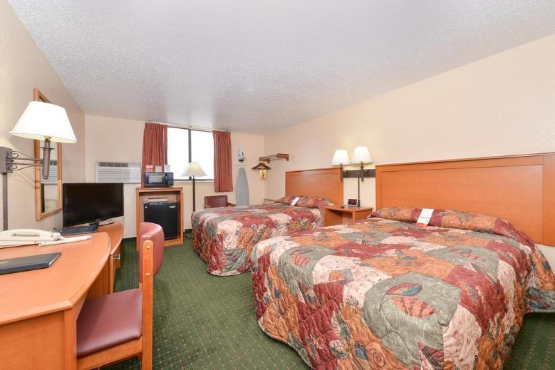 Super 8 By Wyndham Casper West By The River Exterior photo