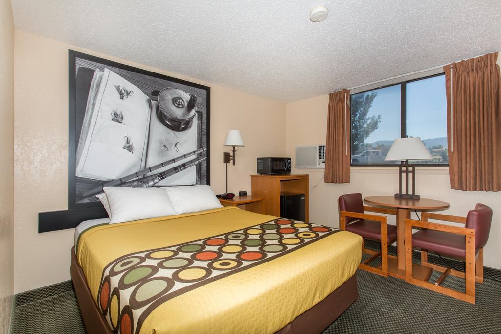 Super 8 By Wyndham Casper West By The River Exterior photo